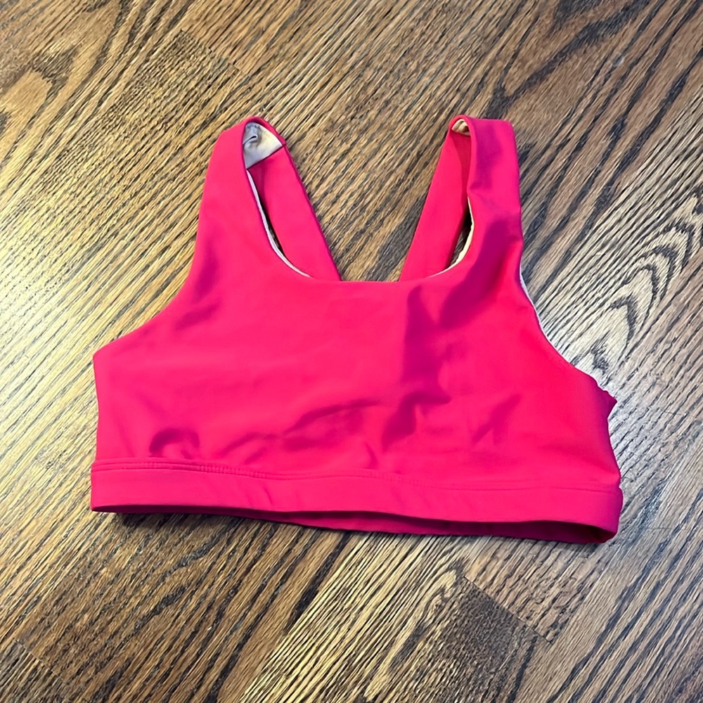 🩷LIKE NEW OLDNAVY ACTIVEWEAR CRIS CROS TOP🩷